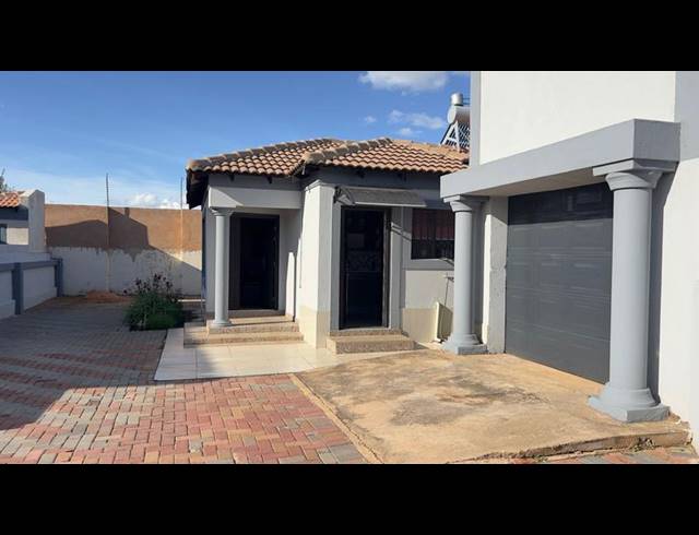 3 BEDROOM HOUSE FOR SALE IN THE ORCHARDS